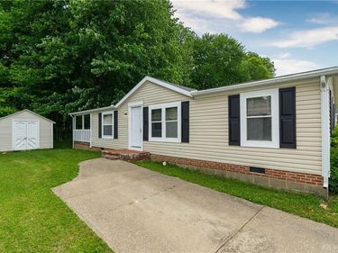 17 Bay Meadow Dr, Batavia, OH 45103