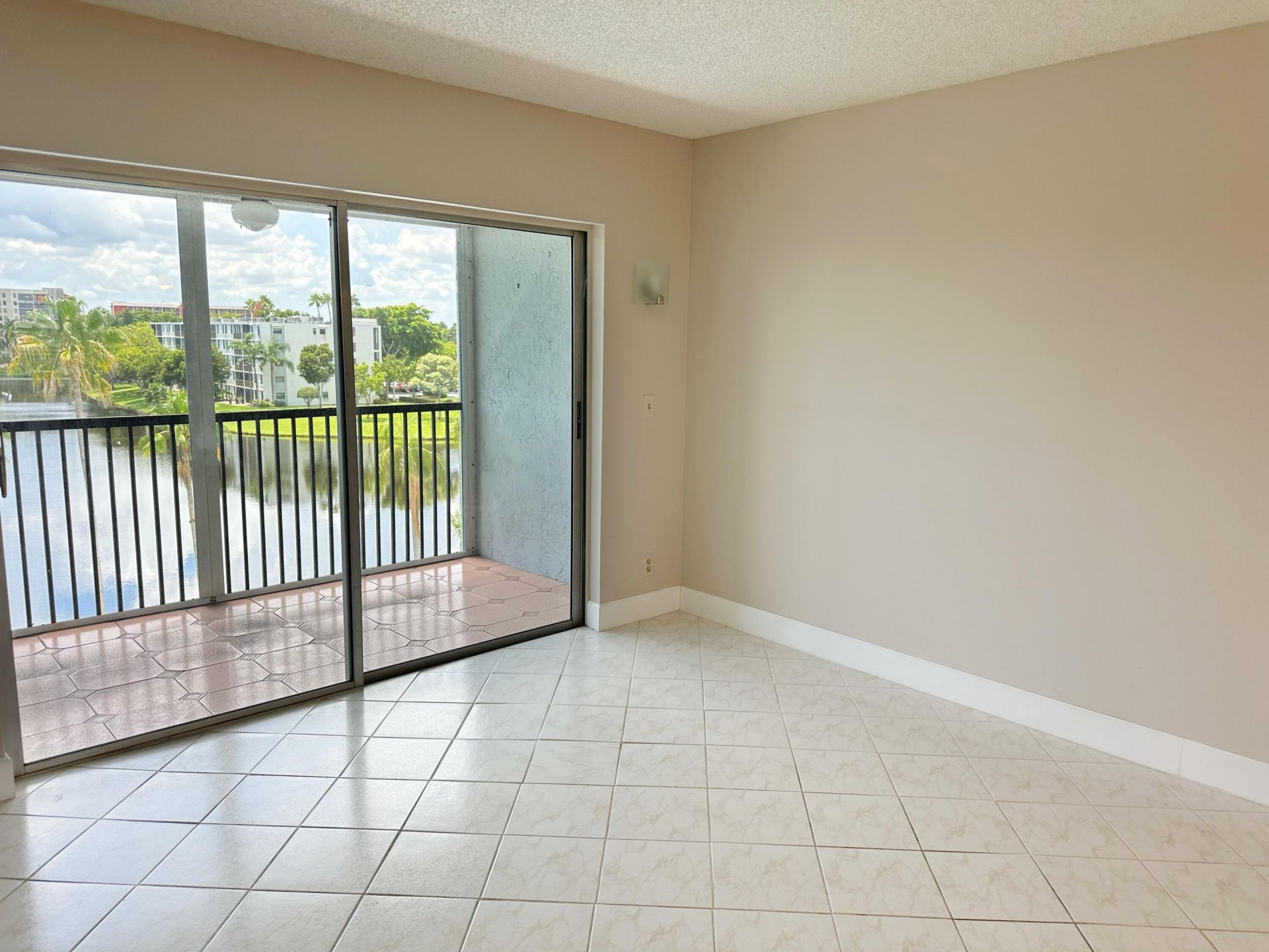 2220 N Cypress Bend Drive, Unit 503, Pompano Beach, FL 33069 Photo