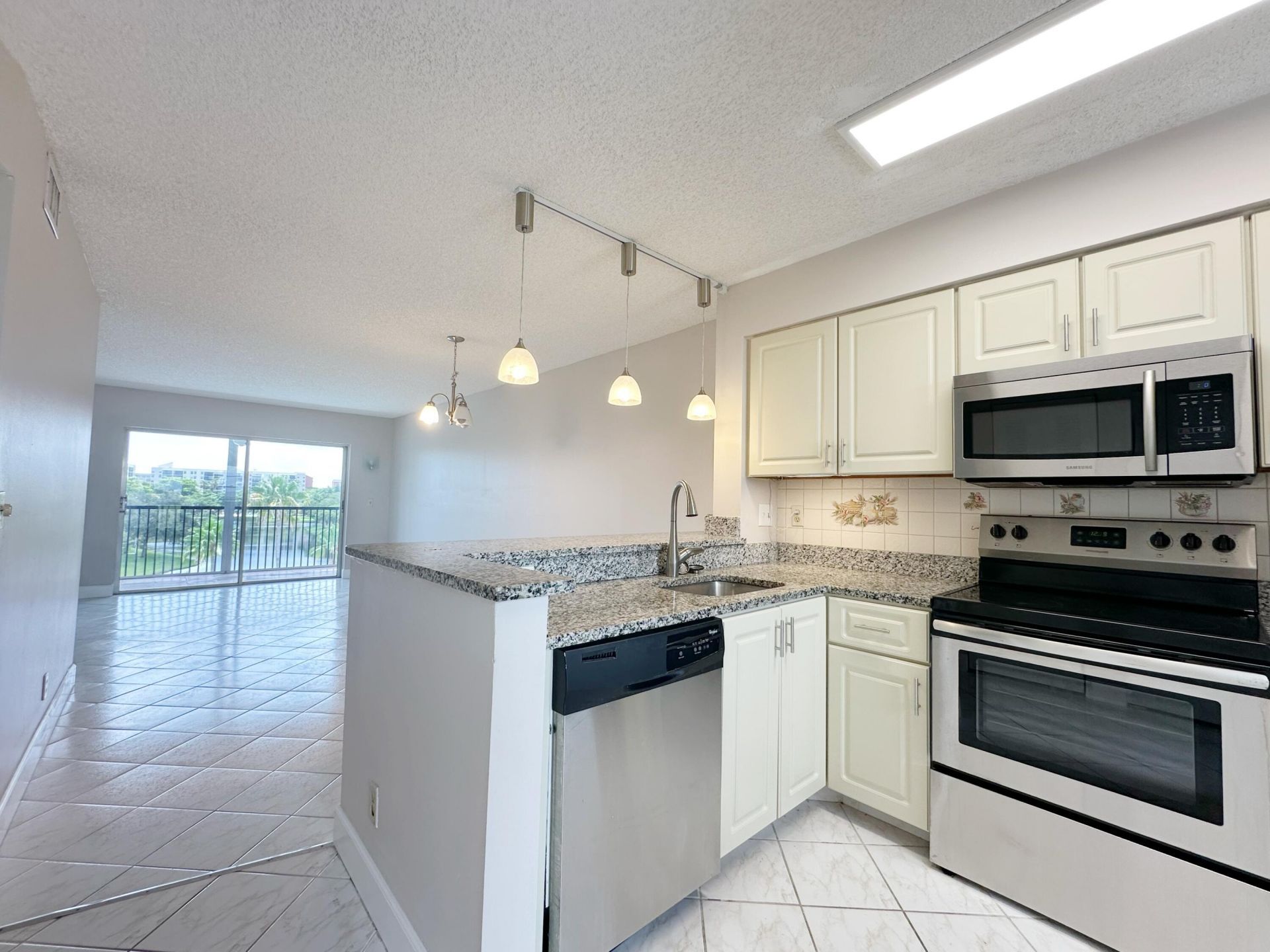 2220 N Cypress Bend Drive, Unit 503, Pompano Beach, FL 33069 Photo