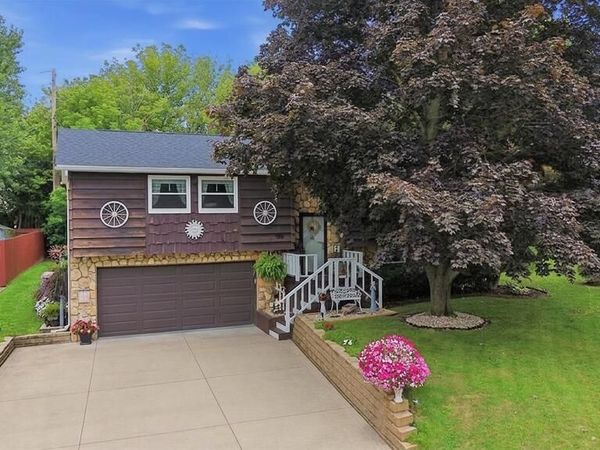 2066 Willowood Dr, Mansfield, OH 44906