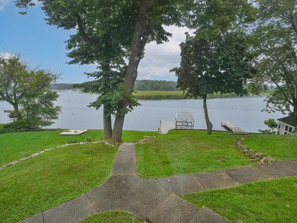 5725 E Peninsula DRIVE, Waterford, WI 53185