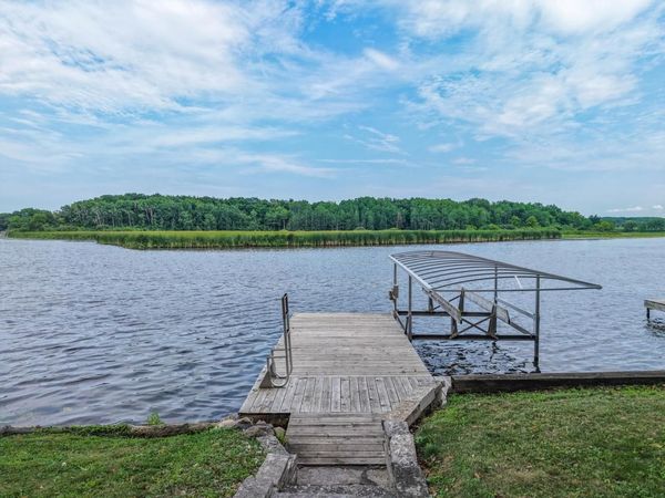 5725 E Peninsula DRIVE, Waterford, WI 53185