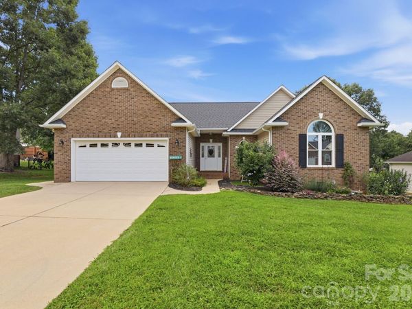 2918 24th Street Drive NE, Hickory, NC 28601