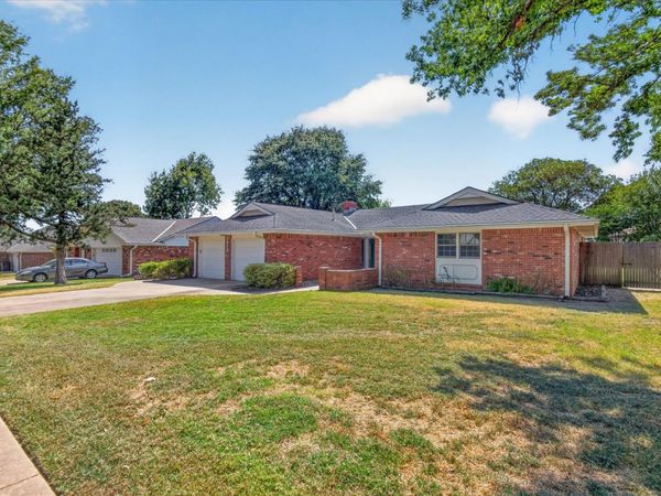 1913 Rolling Hills Drive, Bartlesville, OK 74006