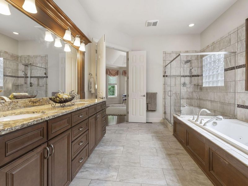5502 Via Alvito Drive , Westerville, OH 43082 Photo 22