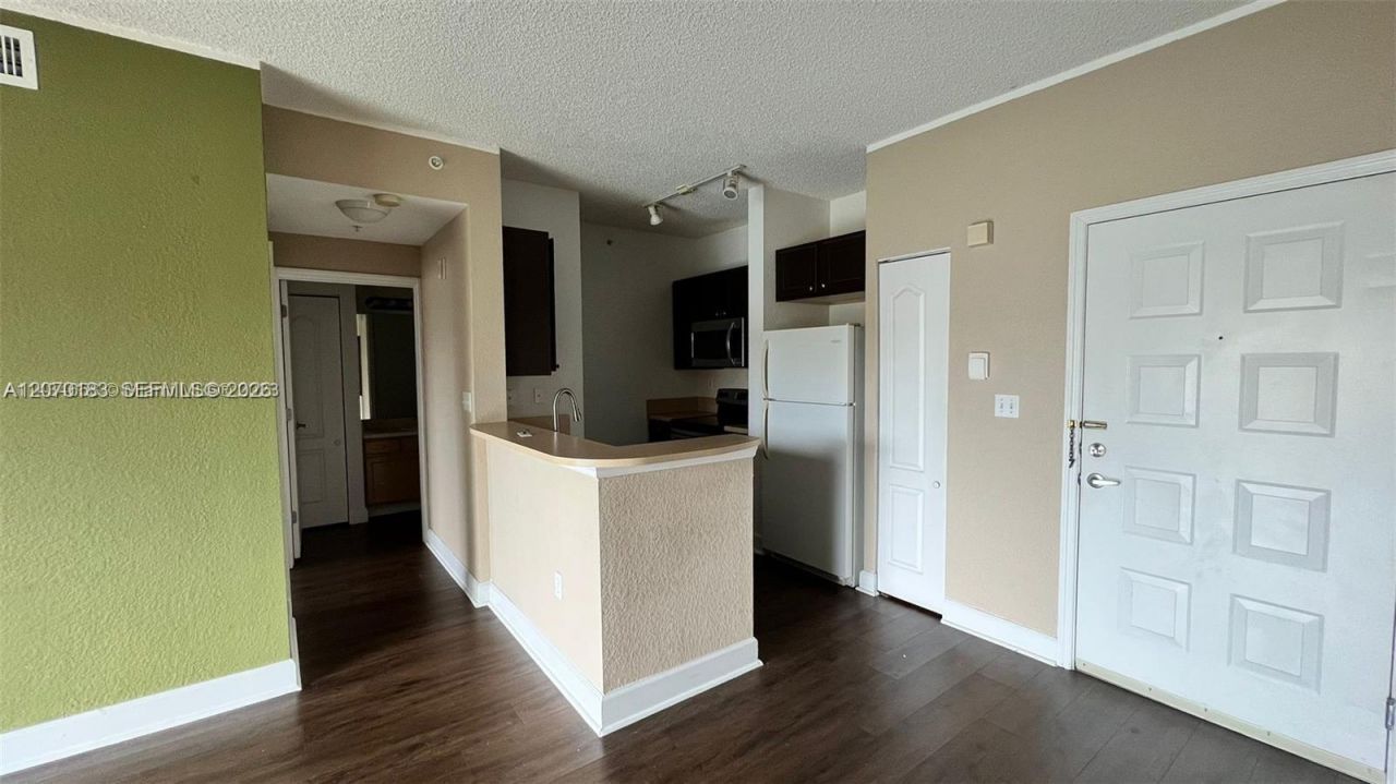 6001 SW 70th St , Unit 625, South Miami, FL 33143 Photo