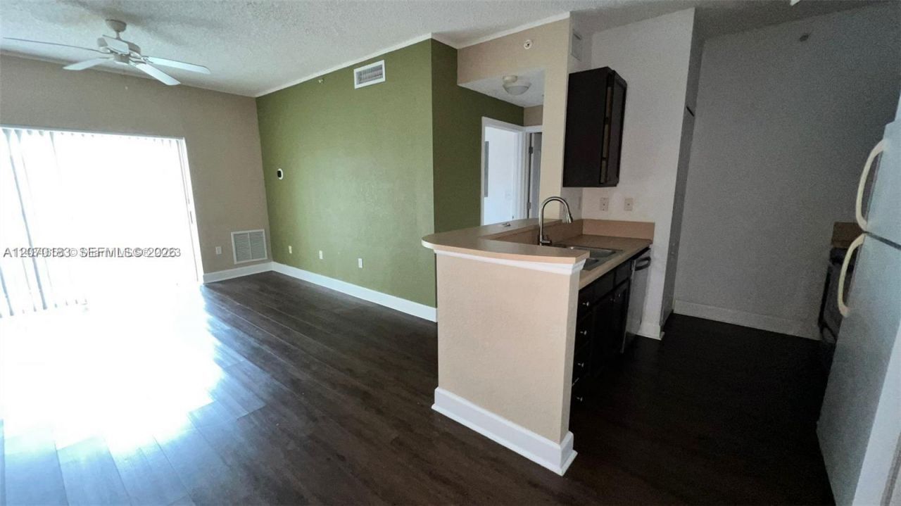 6001 SW 70th St , Unit 625, South Miami, FL 33143 Photo