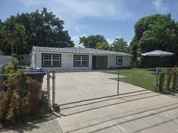18360 NE 22nd Ave , North Miami Beach, FL 33160