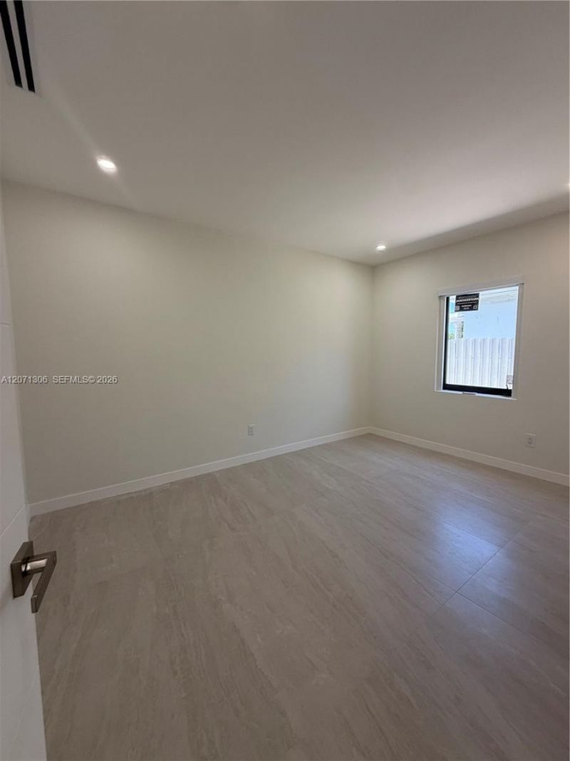 3680 NW 16th St, Miami, FL 33125 Photo