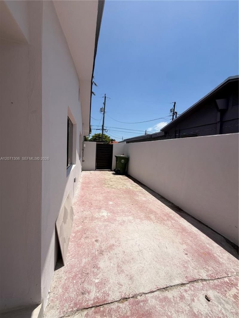 3680 NW 16th St, Miami, FL 33125 Photo