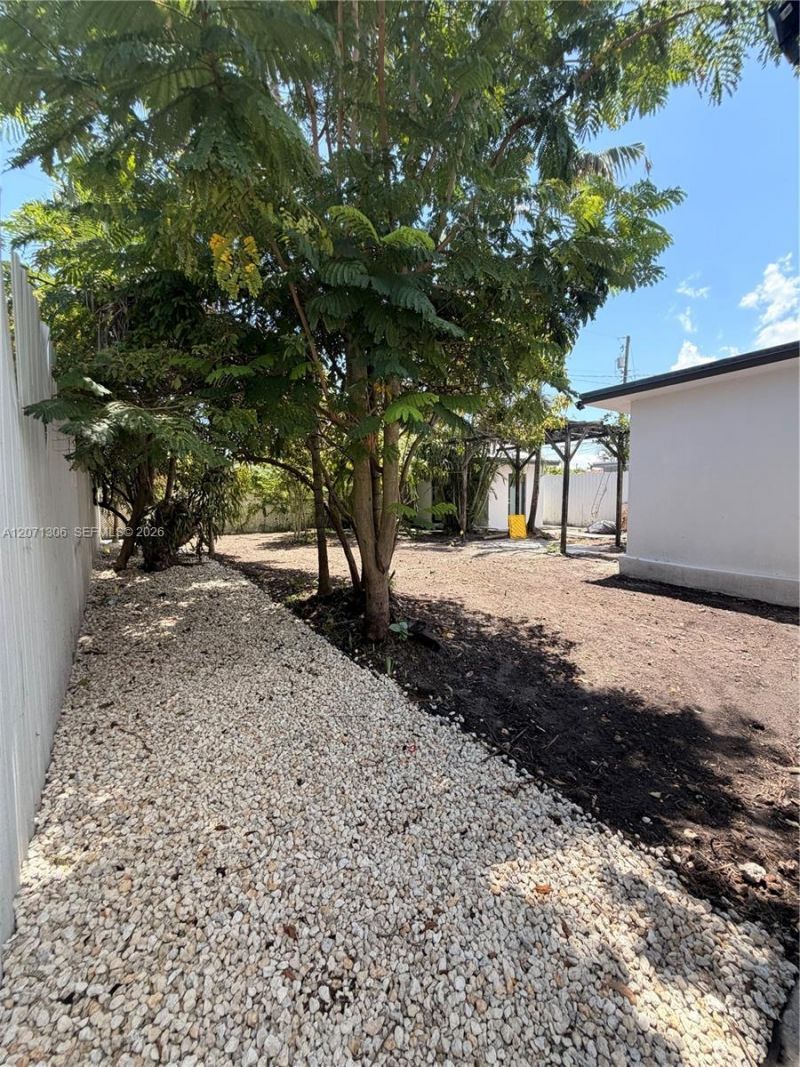 3680 NW 16th St, Miami, FL 33125 Photo