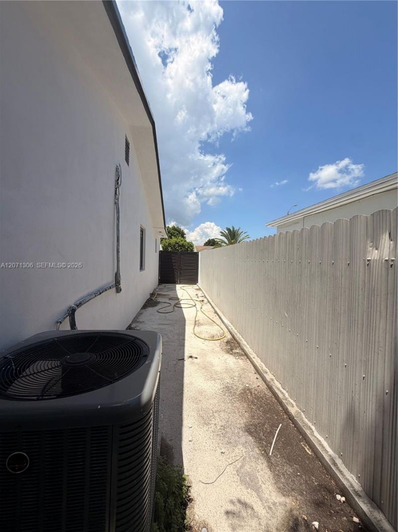 3680 NW 16th St, Miami, FL 33125 Photo