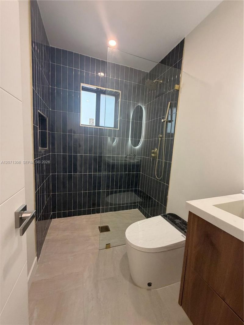 3680 NW 16th St, Miami, FL 33125 Photo
