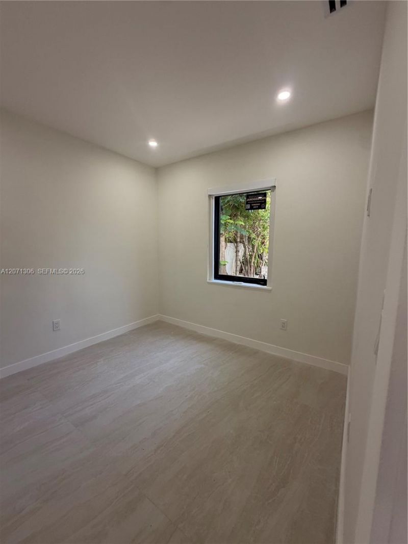 3680 NW 16th St, Miami, FL 33125 Photo