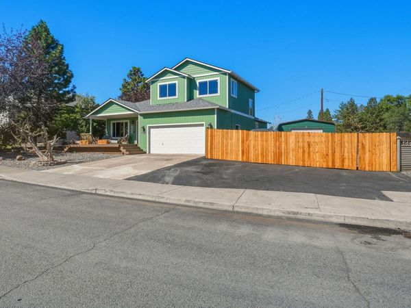 2813 NE North Pilot Butte Drive, Bend, OR 97701