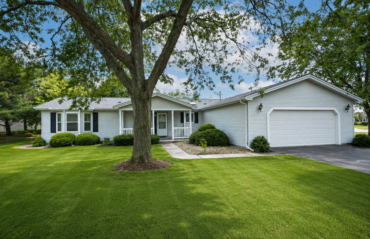 9 Hialeah Court, Grayslake, IL 60030 Main Photo