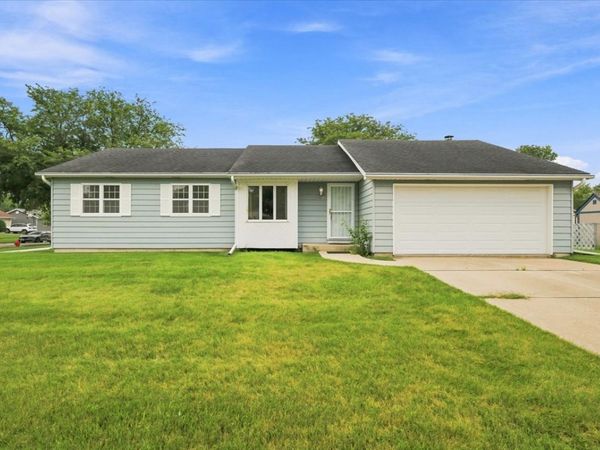 482 Pinewood Drive , North Aurora, IL 60542