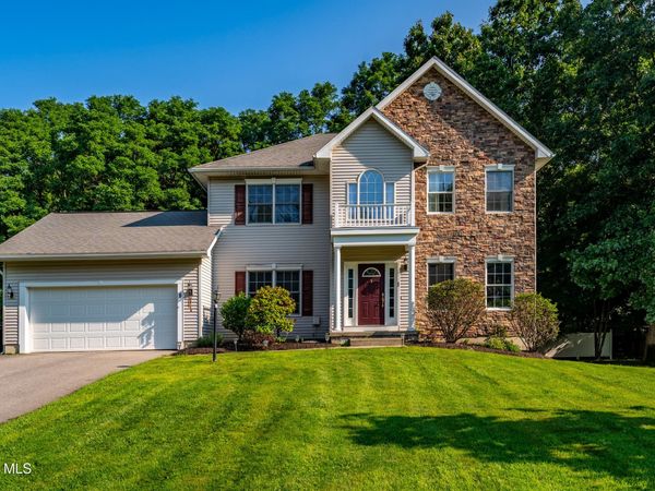 8 Ryan Court, Clifton Park, NY 12065