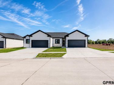 10527 Wayborough Lane, Lincoln, NE 68527