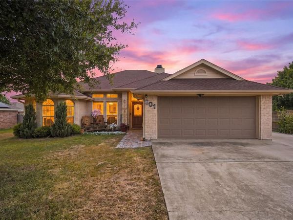 601 Sapphire Boulevard, Hewitt, TX 76643