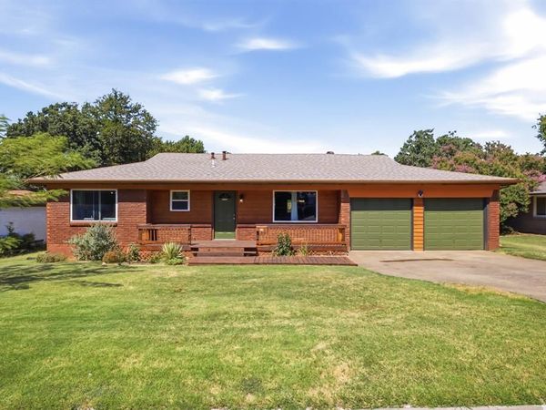 612 Oakwood Drive, Euless, TX 76040