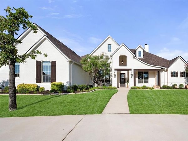 1050 Falcon Nest Drive, Kennedale, TX 76060