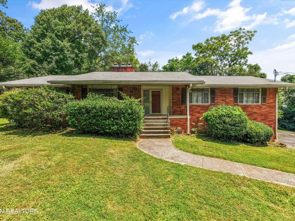 210 Sutton Lane, Knoxville, TN 37909
