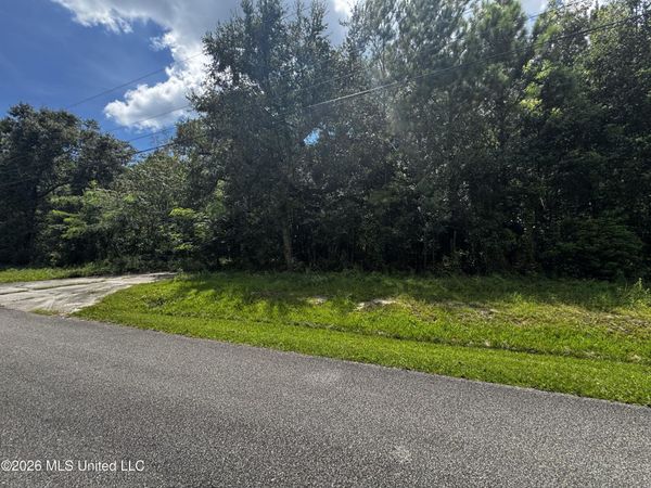 601 Brown Avenue, Waveland, MS 39576