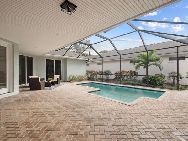 1018 CAROLINA Circle SW, Vero Beach, FL 32962