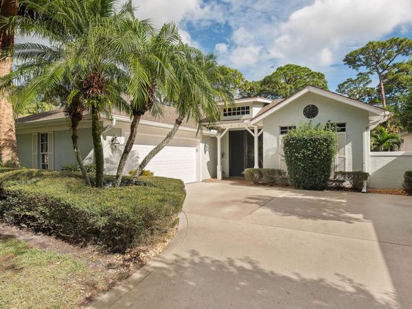 1018 CAROLINA Circle SW, Vero Beach, FL 32962
