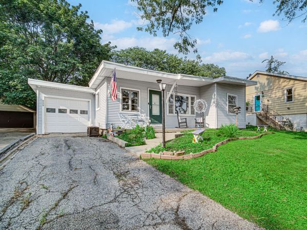 909 Pershing Drive , Wauconda, IL 60084