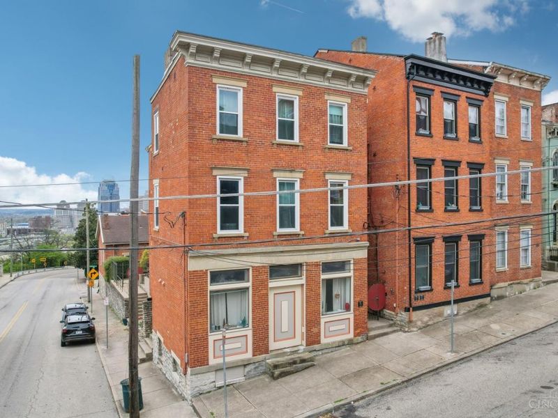 561 Milton Street, Unit D, Cincinnati, OH 45202 Photo 1