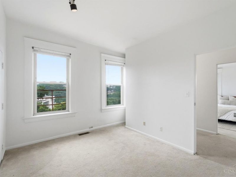 561 Milton Street, Unit D, Cincinnati, OH 45202 Photo 29