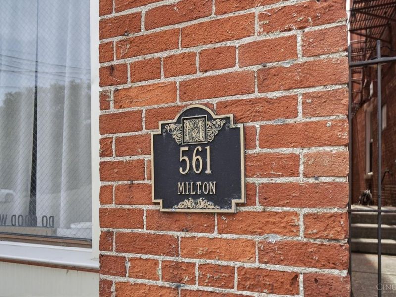 561 Milton Street, Unit D, Cincinnati, OH 45202 Photo 3