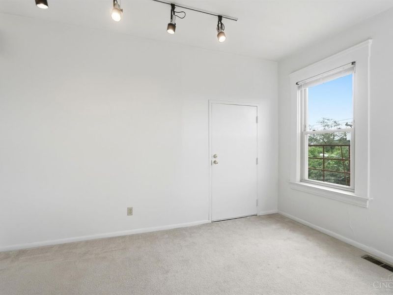 561 Milton Street, Unit D, Cincinnati, OH 45202 Photo 31
