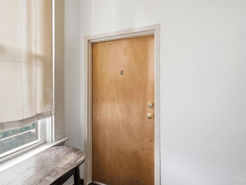 561 Milton Street, Unit D, Cincinnati, OH 45202 Photo 7