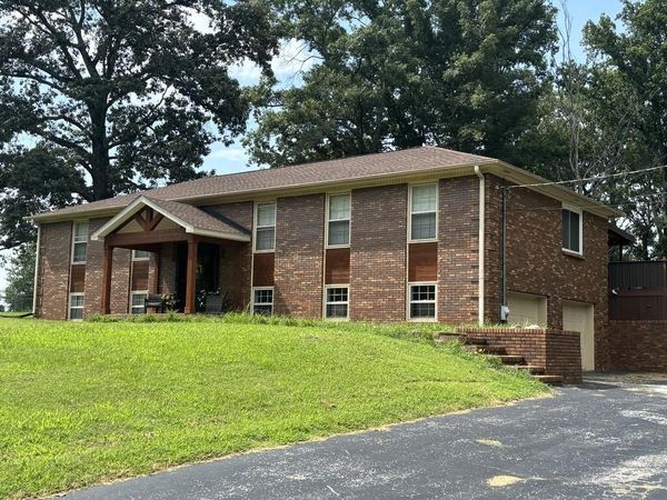1615 Whitehall Rd, Cookeville, TN 38501