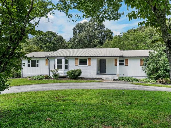 2727 Old Salem Dr, Cookeville, TN 38506