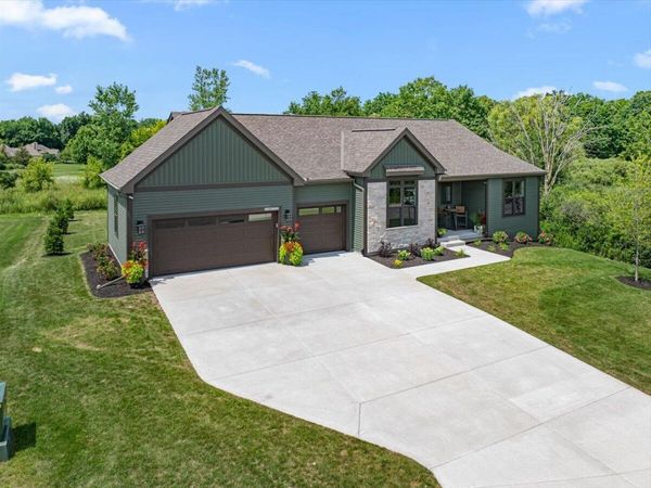 W194N15787 East Gate Ct, Jackson, WI 53037