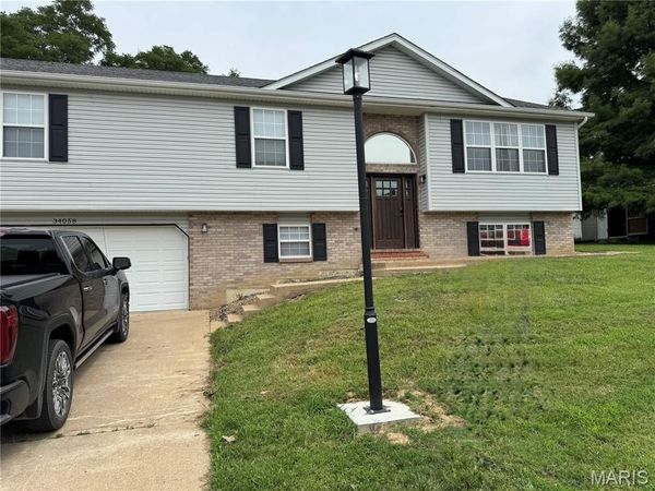 34058 Sailboat Court , Brighton, IL 62012