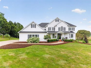 10276 Wolf Avenue NE, Hartville, OH 44632
