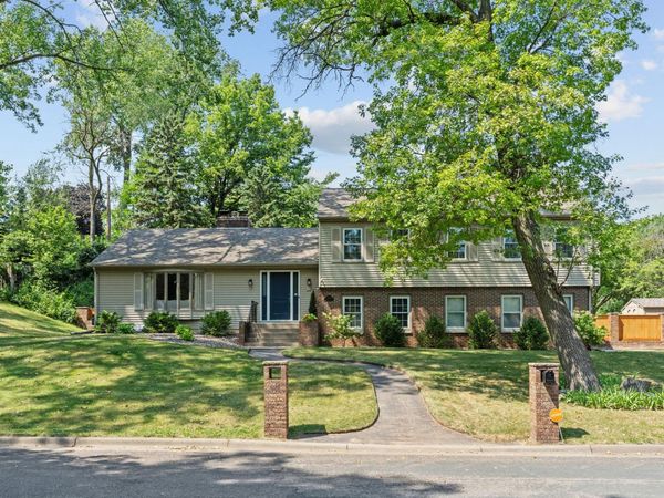 13500 Clinton Place, Burnsville, MN 55337