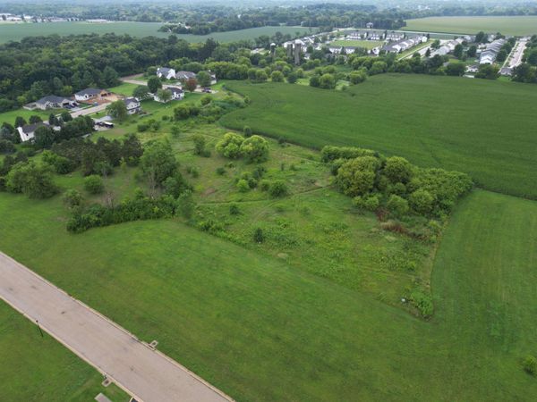4940 Whiting Road, POPLAR GROVE, IL 61065