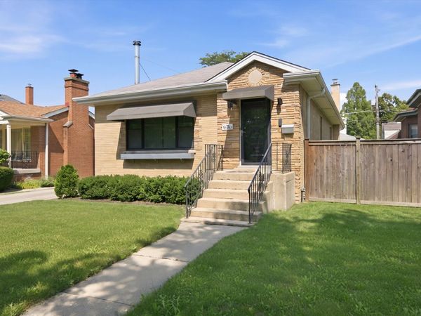940 N Oak Park Avenue, Oak Park, IL 60302