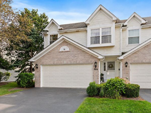 944 VIEWPOINT Drive , Lake In The Hills, IL 60156