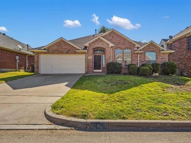 7521 Summer Meadows Drive, Fort Worth, TX 76123