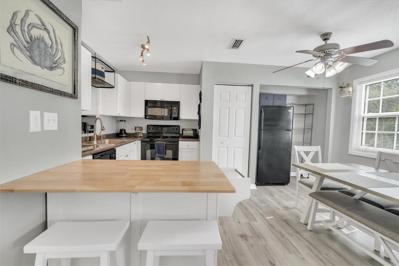 102 Pompano Drive Se, Unit C, Saint Petersburg, FL 33705 Photo
