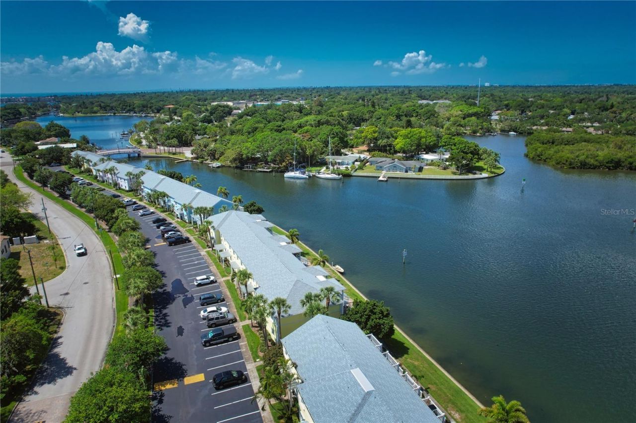 102 Pompano Drive Se, Unit C, Saint Petersburg, FL 33705 Photo