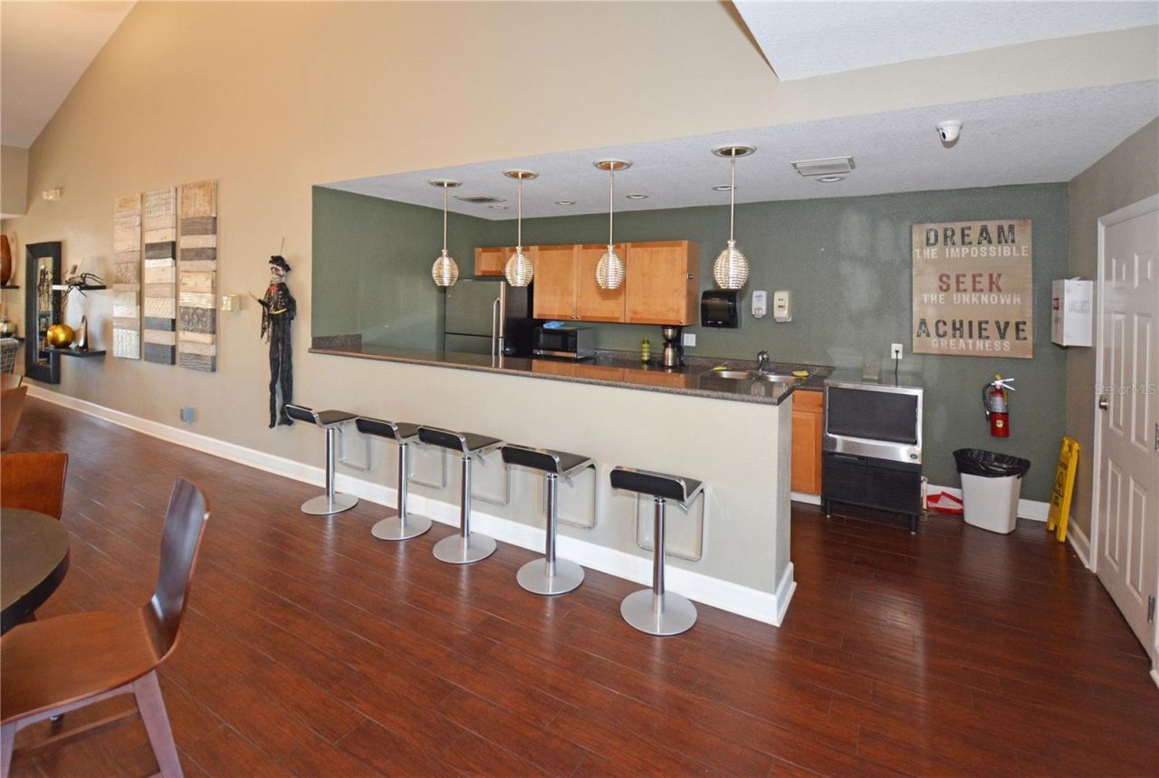 102 Pompano Drive Se, Unit C, Saint Petersburg, FL 33705 Photo