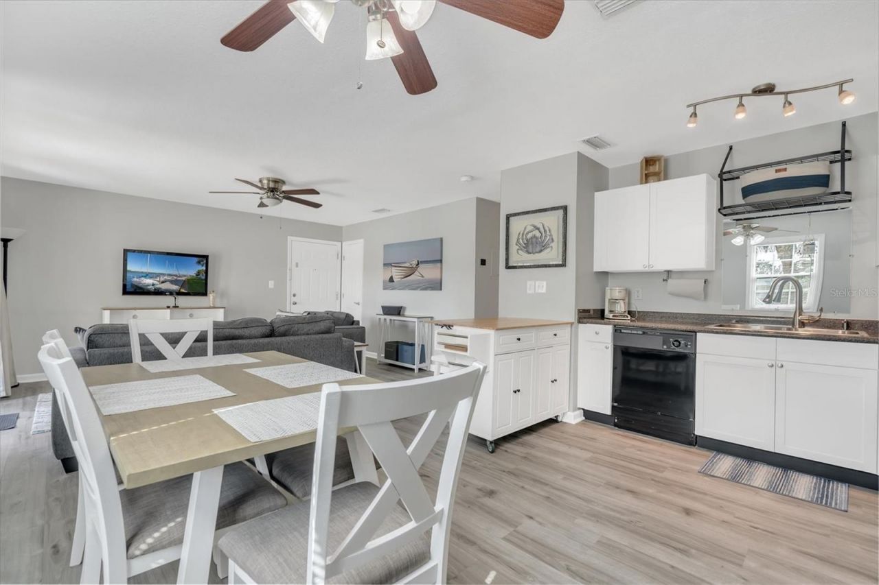 102 Pompano Drive Se, Unit C, Saint Petersburg, FL 33705 Photo